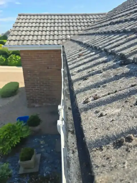 Manual gutter clearance and minor repairs
