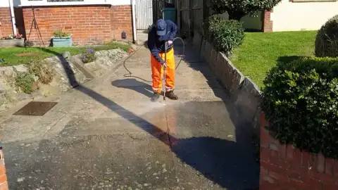 Isle of Wight Driveway Cleaning thumbnail