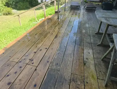 Wooden decking cleaning on the Isle of Wight thumbnail